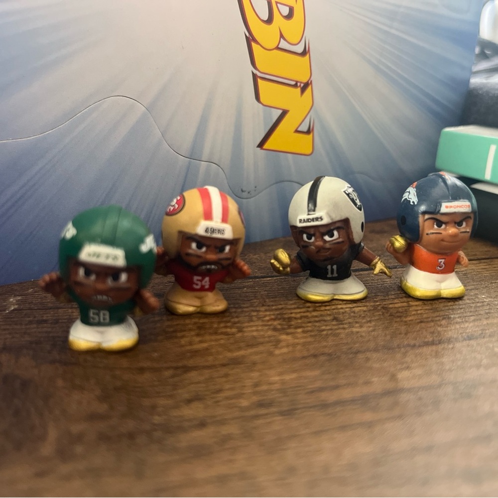 NFL FanZone Mini Figures Pack - Assorted Team Colors